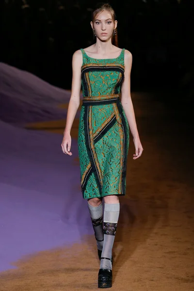 Look 19
